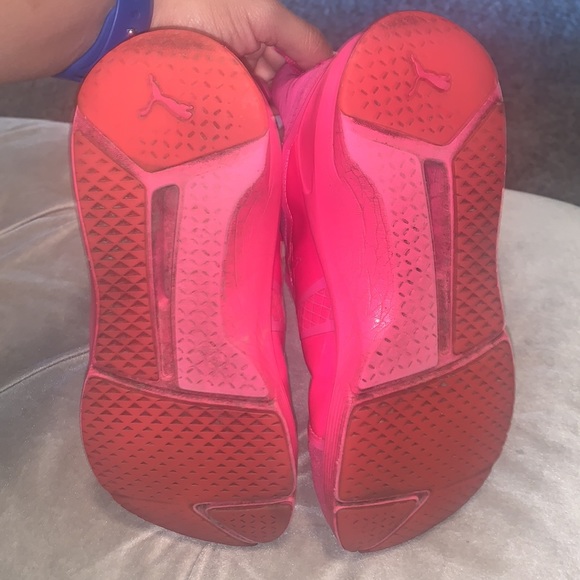 Hot pink Pumas - Picture 4 of 7